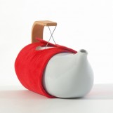 Design teapot | Mirza la th&eacute;i&egrave;re avec manteau rouge