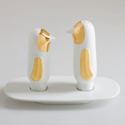 Salt and pepper set